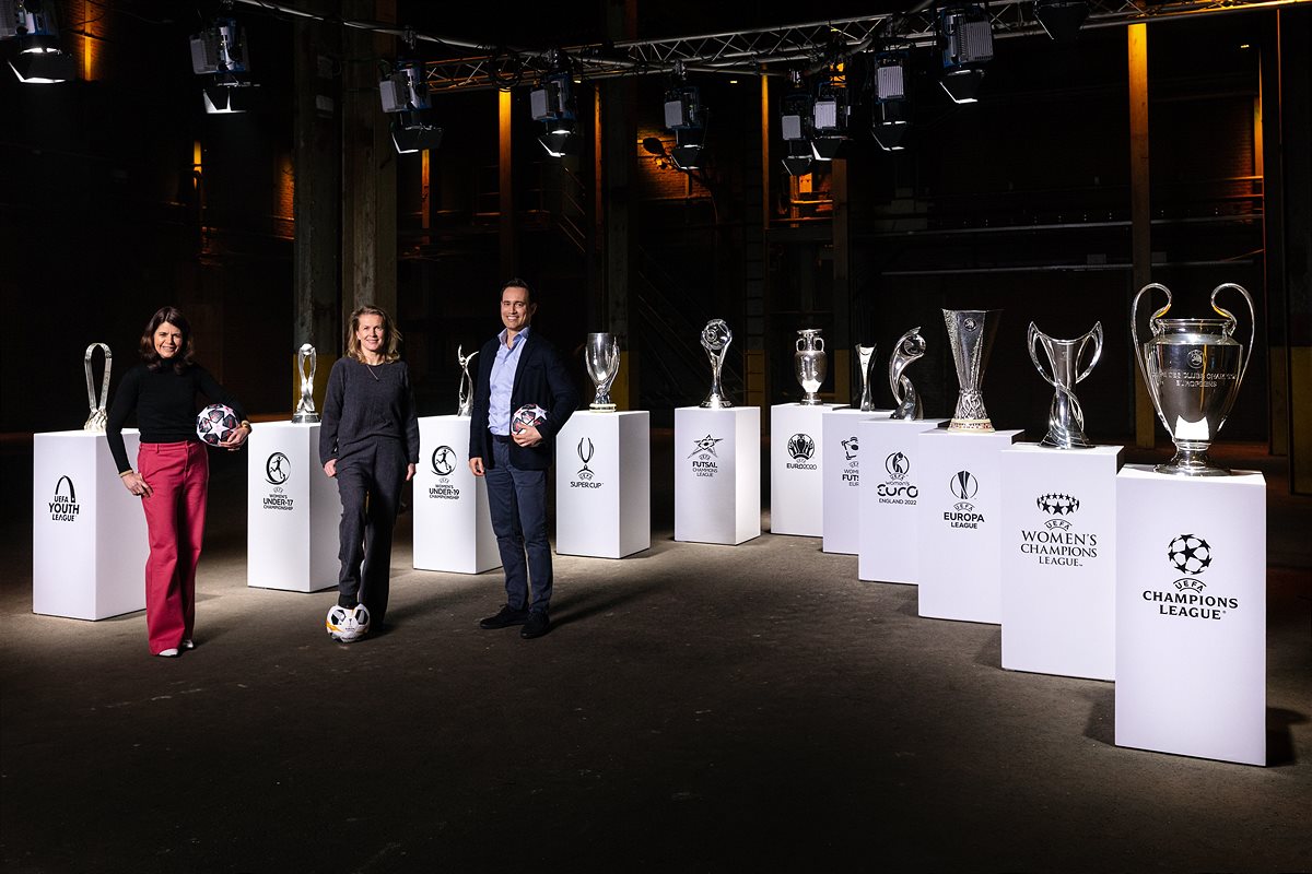 JET-UEFA-Sponsorship-2021- Maurine Alma, CMO, Marijn Luchtman, Head of Sponsorships, Jitse Groen, CEO (v.l.n.r.)